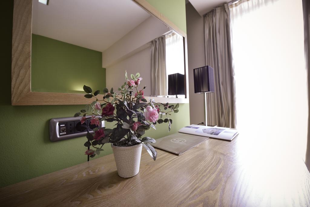 City Hotel Подгорица Номер фото