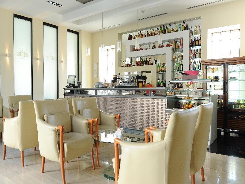 City Hotel Подгорица Экстерьер фото