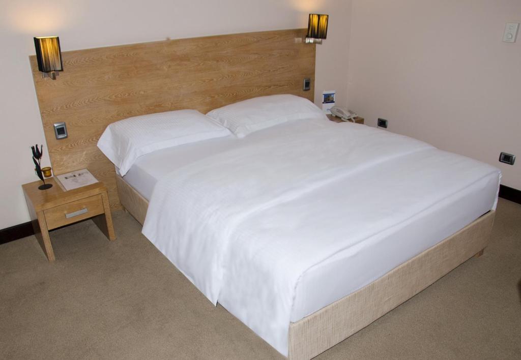 City Hotel Подгорица Номер фото