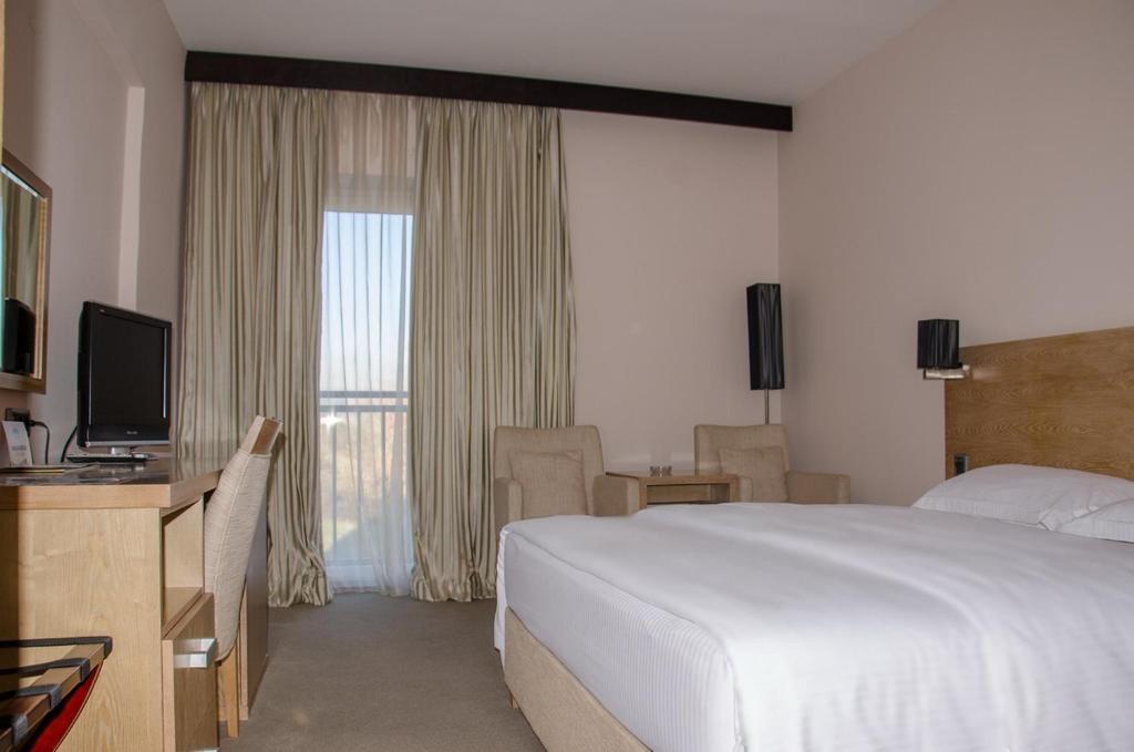 City Hotel Подгорица Номер фото