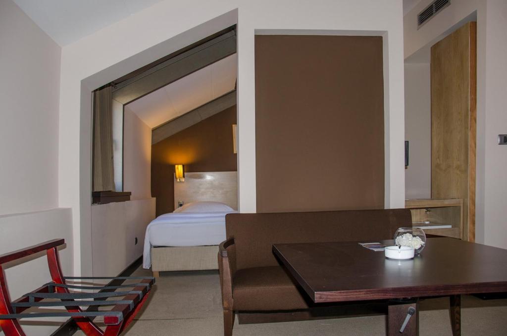 City Hotel Подгорица Номер фото