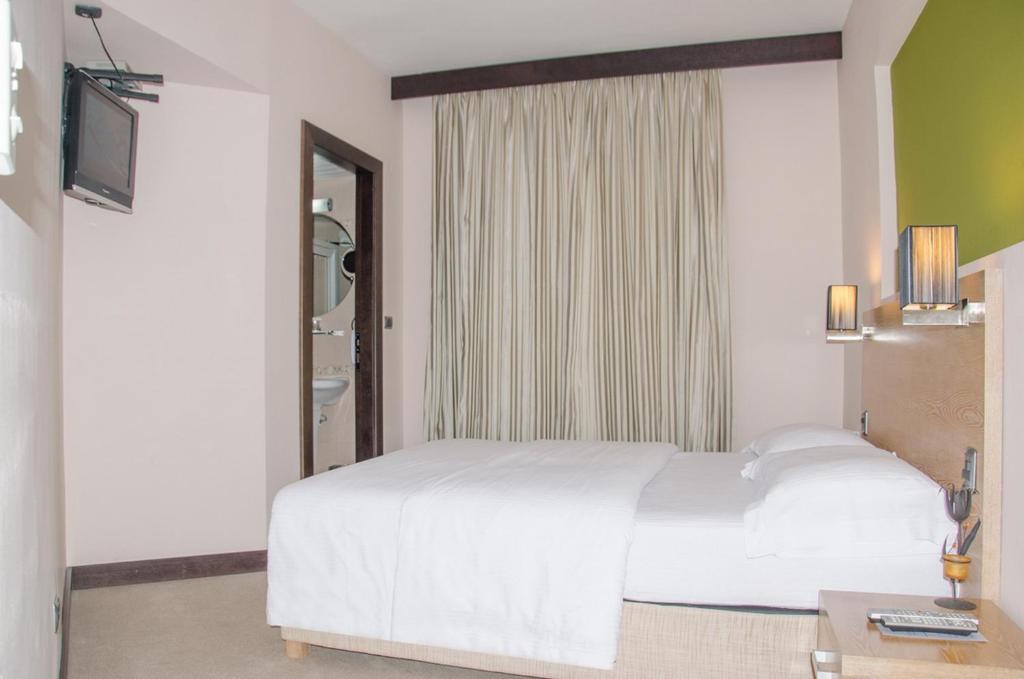 City Hotel Подгорица Номер фото