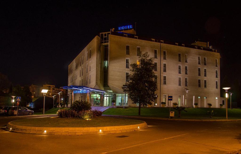 City Hotel Подгорица Экстерьер фото