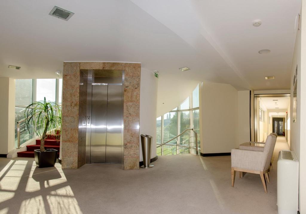 City Hotel Подгорица Экстерьер фото